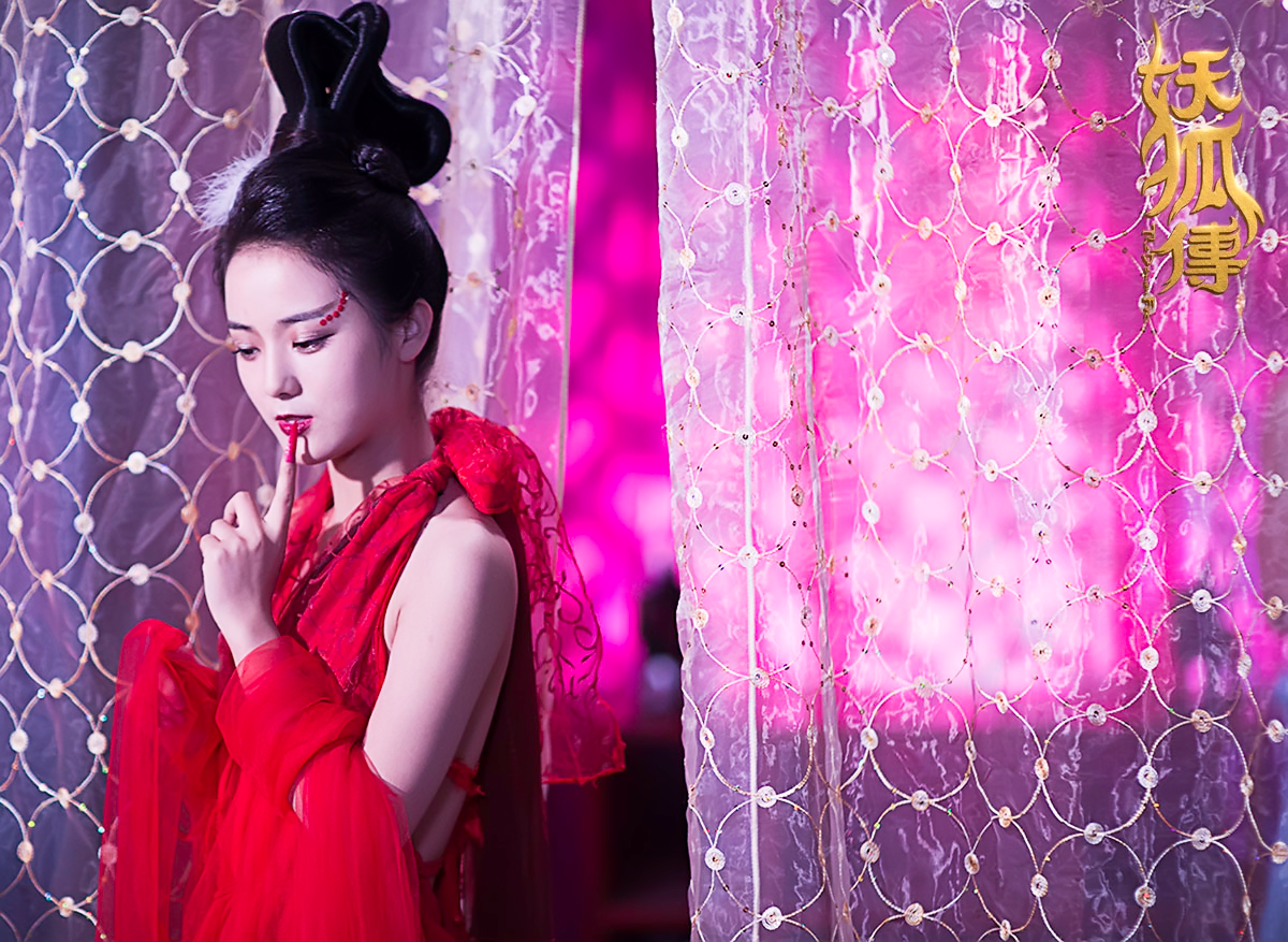 狐狸精电影上映，神秘影院之旅在小巷深处展开