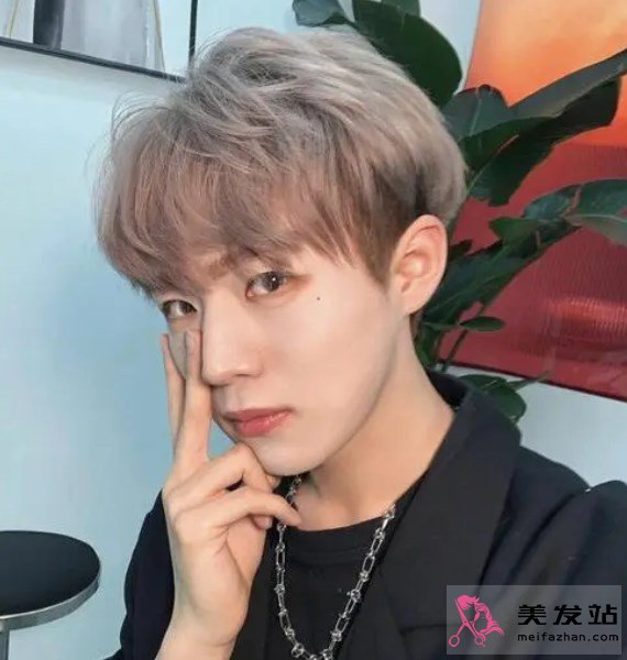 最新男生发色潮流，科技与时尚的交融之选