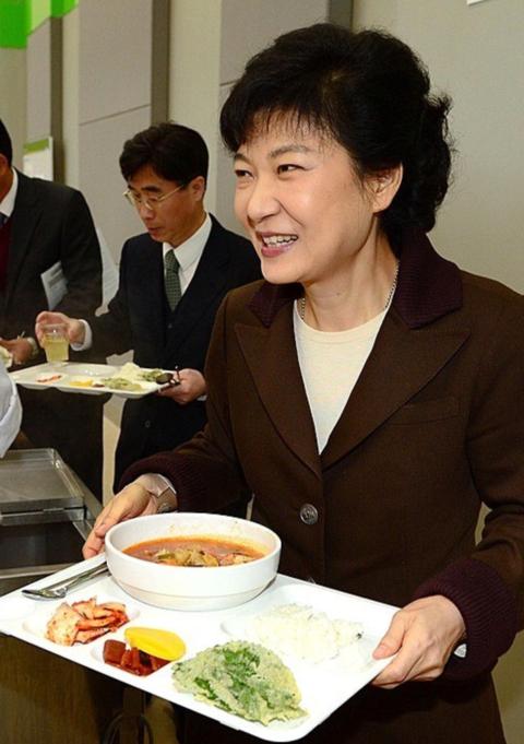 科技革新先锋，智能穿戴设备新品亮相重塑未来生活体验——今日新闻头条