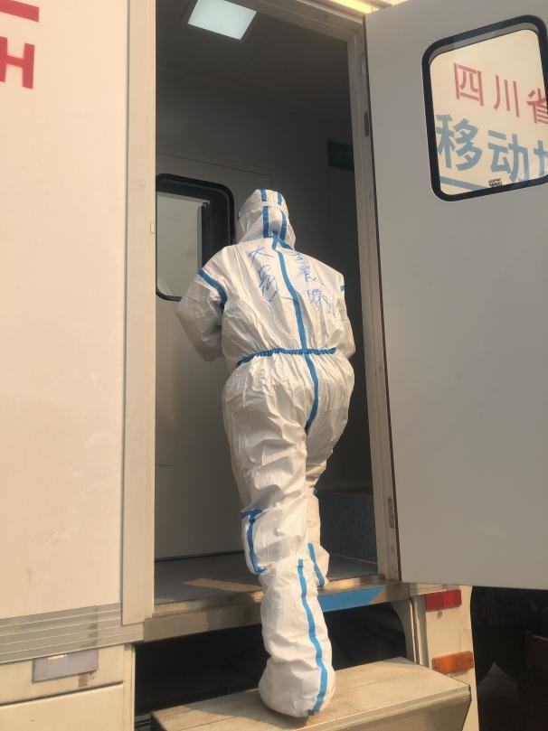 李晨曦，变化中的力量，自信与成就感的展现